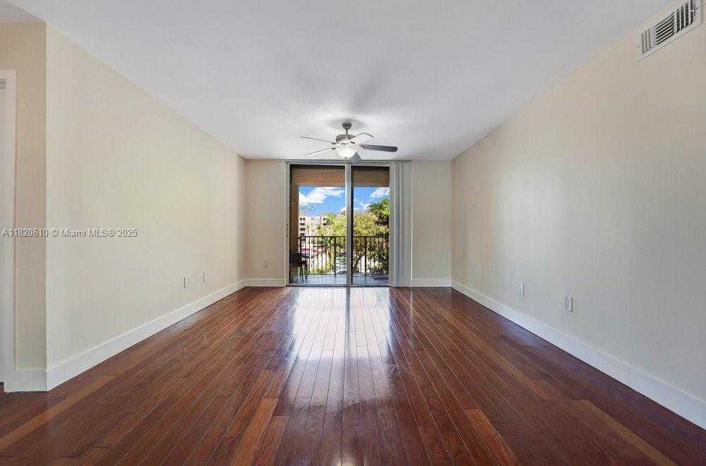 Small Image of 19555 E Country Club Dr, Aventura, FL 33180, USA Number 31
