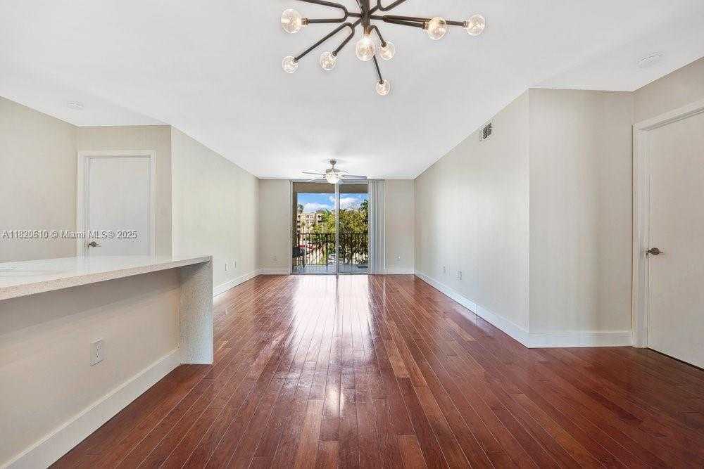 Small Image of 19555 E Country Club Dr, Aventura, FL 33180, USA Number 33