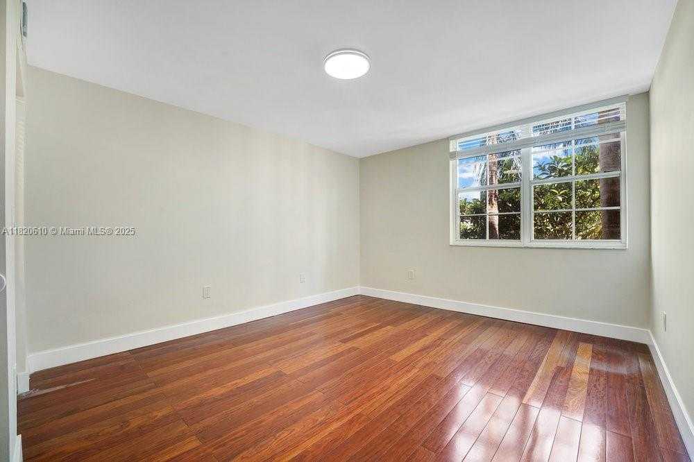 Small Image of 19555 E Country Club Dr, Aventura, FL 33180, USA Number 38