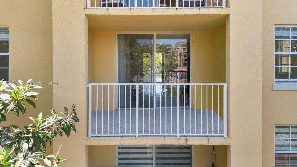 Small Image of 19555 E Country Club Dr, Aventura, FL 33180, USA Number 5