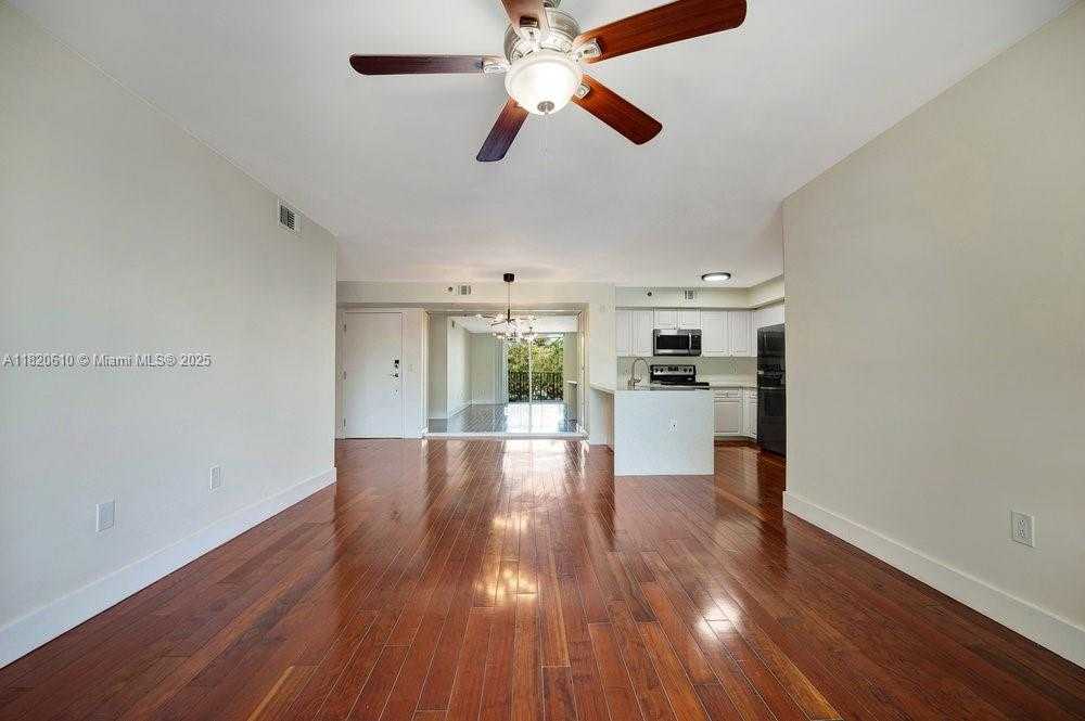 Small Image of 19555 E Country Club Dr, Aventura, FL 33180, USA Number 6