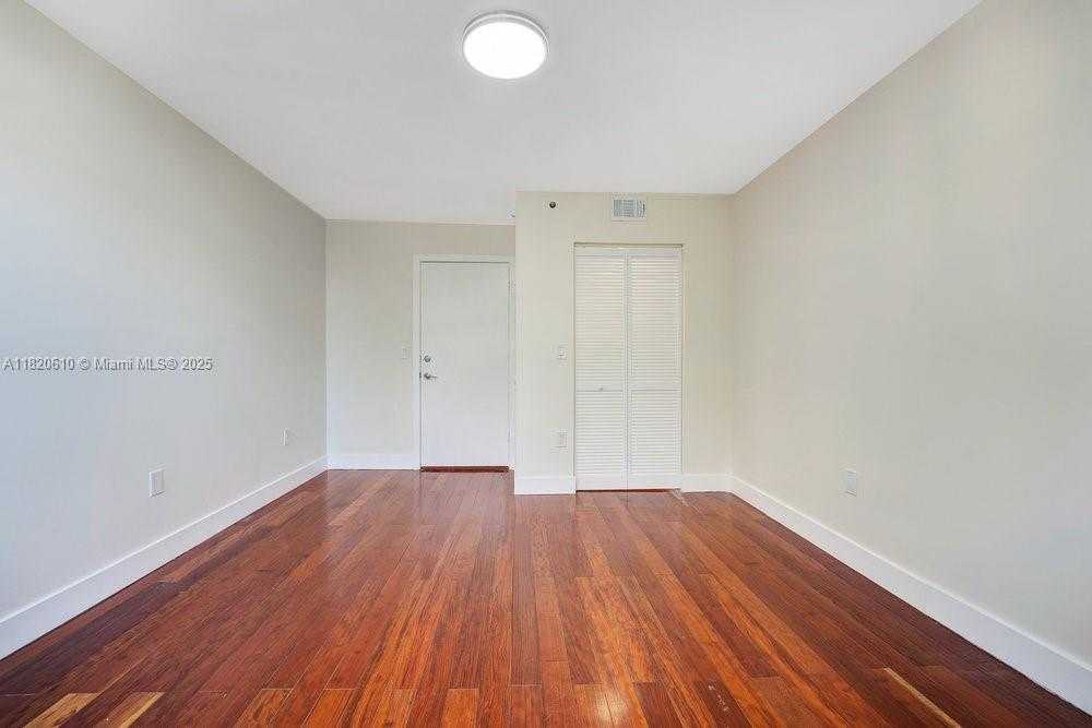 Small Image of 19555 E Country Club Dr, Aventura, FL 33180, USA Number 8