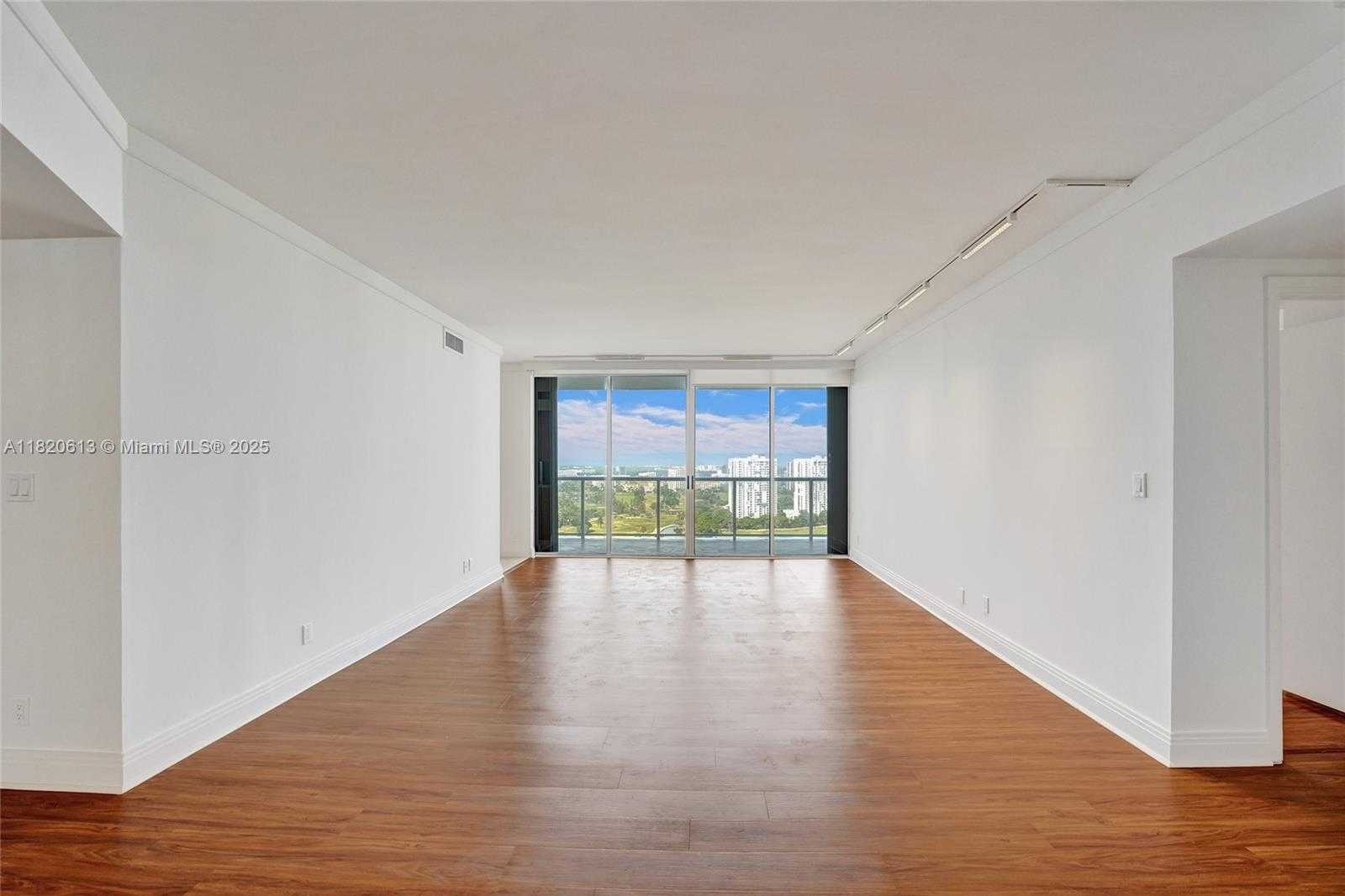 Small Image of 20281 EAST COUNTRY CLUB DR #2303, Aventura Number 4