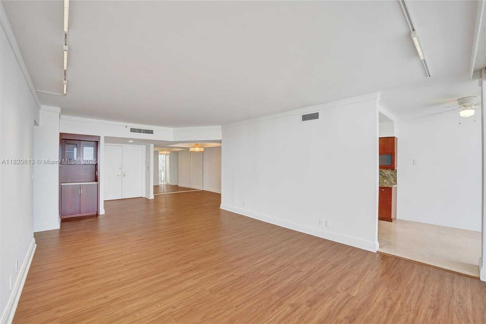 Small Image of 20281 EAST COUNTRY CLUB DR #2303, Aventura Number 6