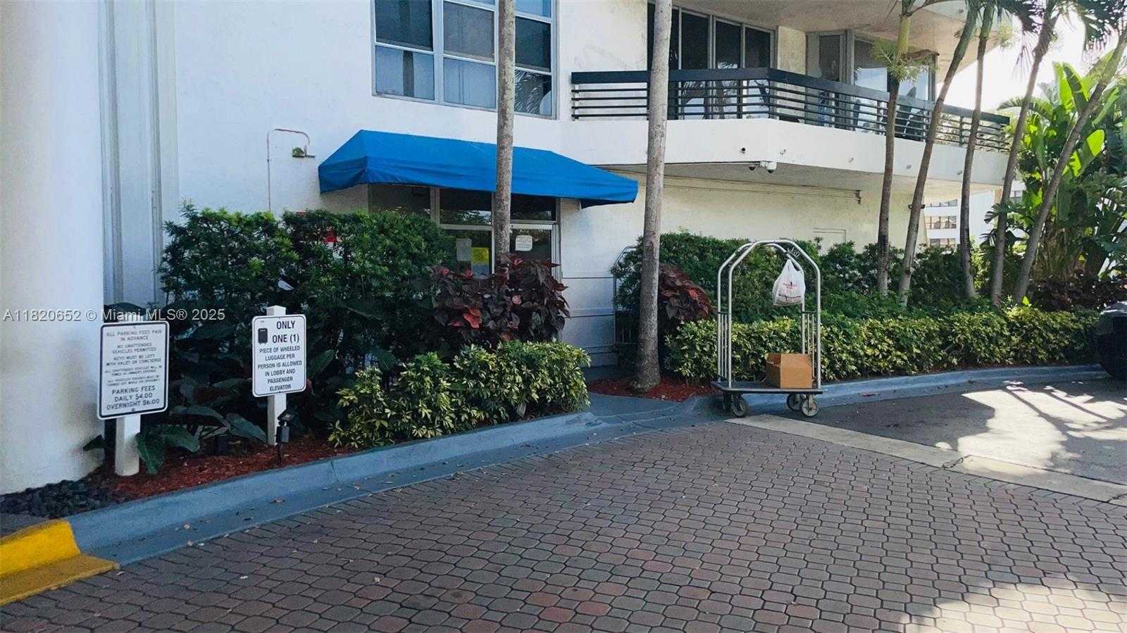 Small Image of 3530 MYSTIC POINTE DR #3104, Aventura Number 83