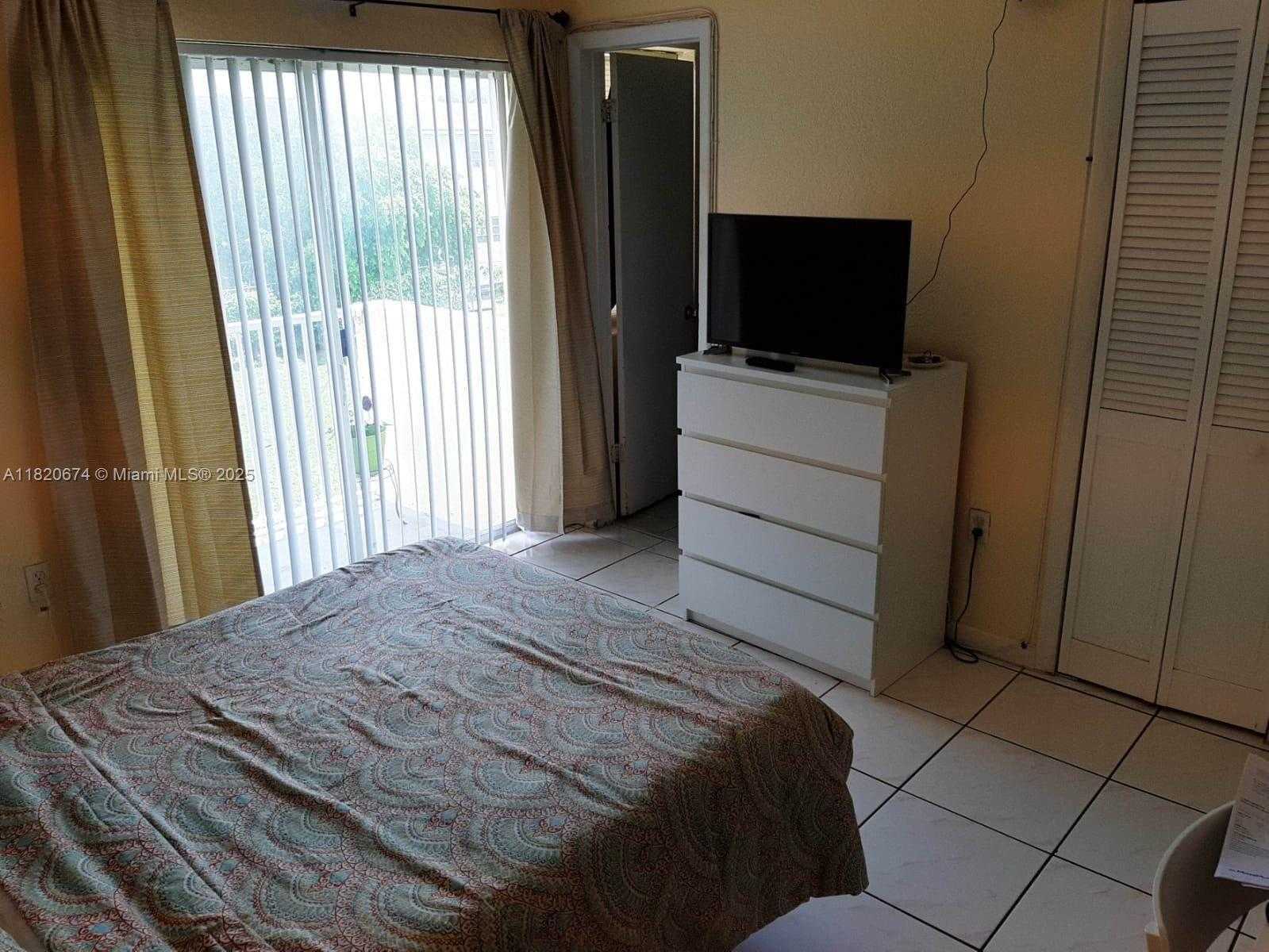 Small Image of 1255 WEST 49TH PL #H204, Hialeah Number 12