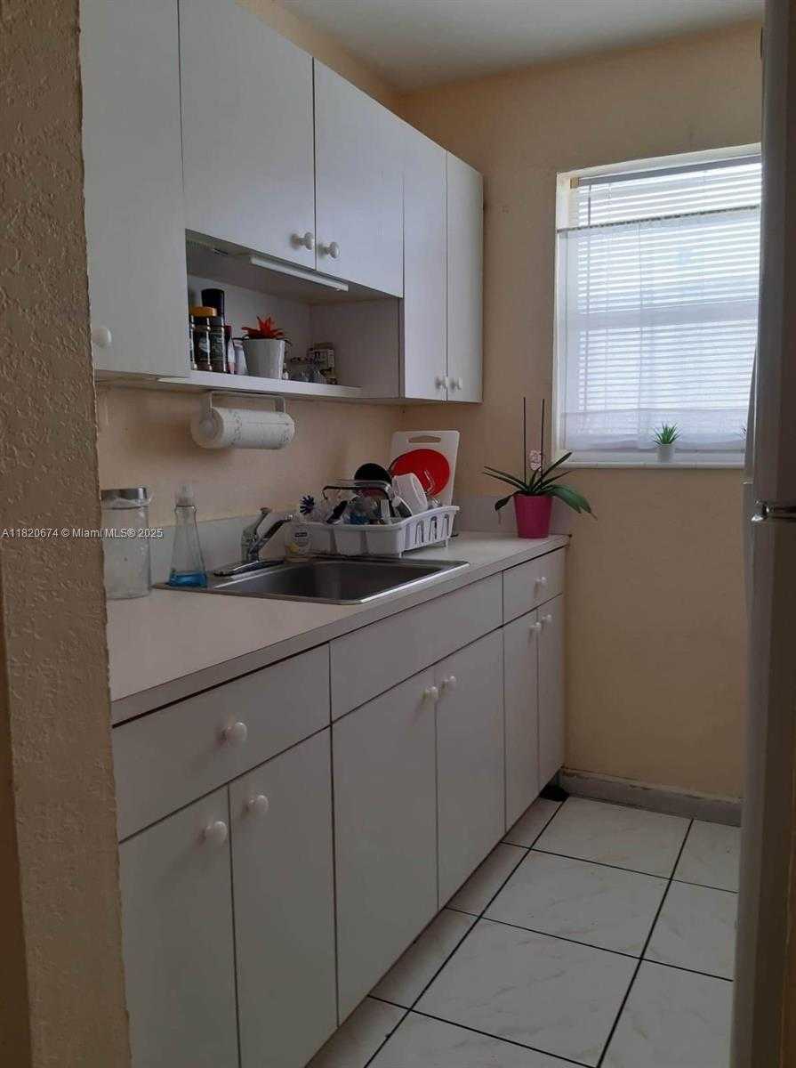 Small Image of 1255 WEST 49TH PL #H204, Hialeah Number 4