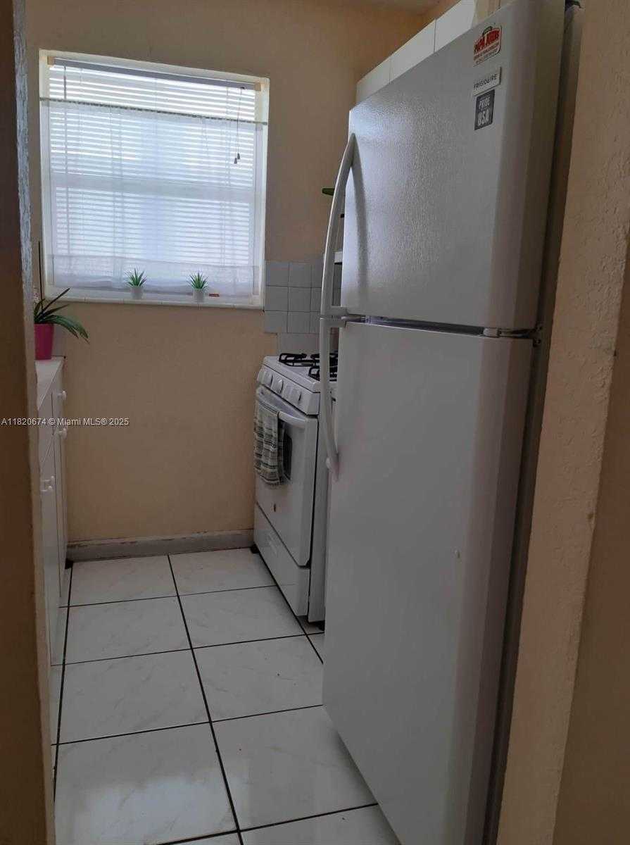 Small Image of 1255 WEST 49TH PL #H204, Hialeah Number 8