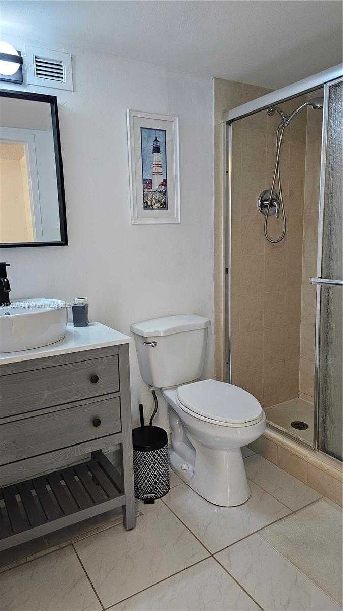 Small Image of 17011 NORTH BAY RD #308, Sunny Isles Beach Number 13