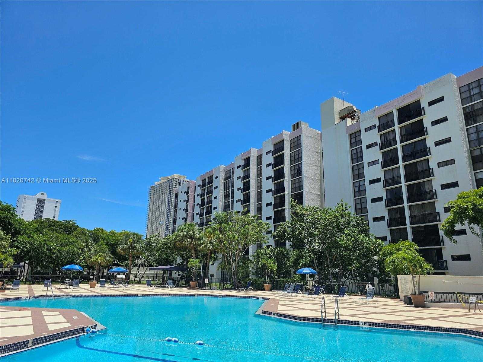 Small Image of 17011 NORTH BAY RD #308, Sunny Isles Beach Number 2