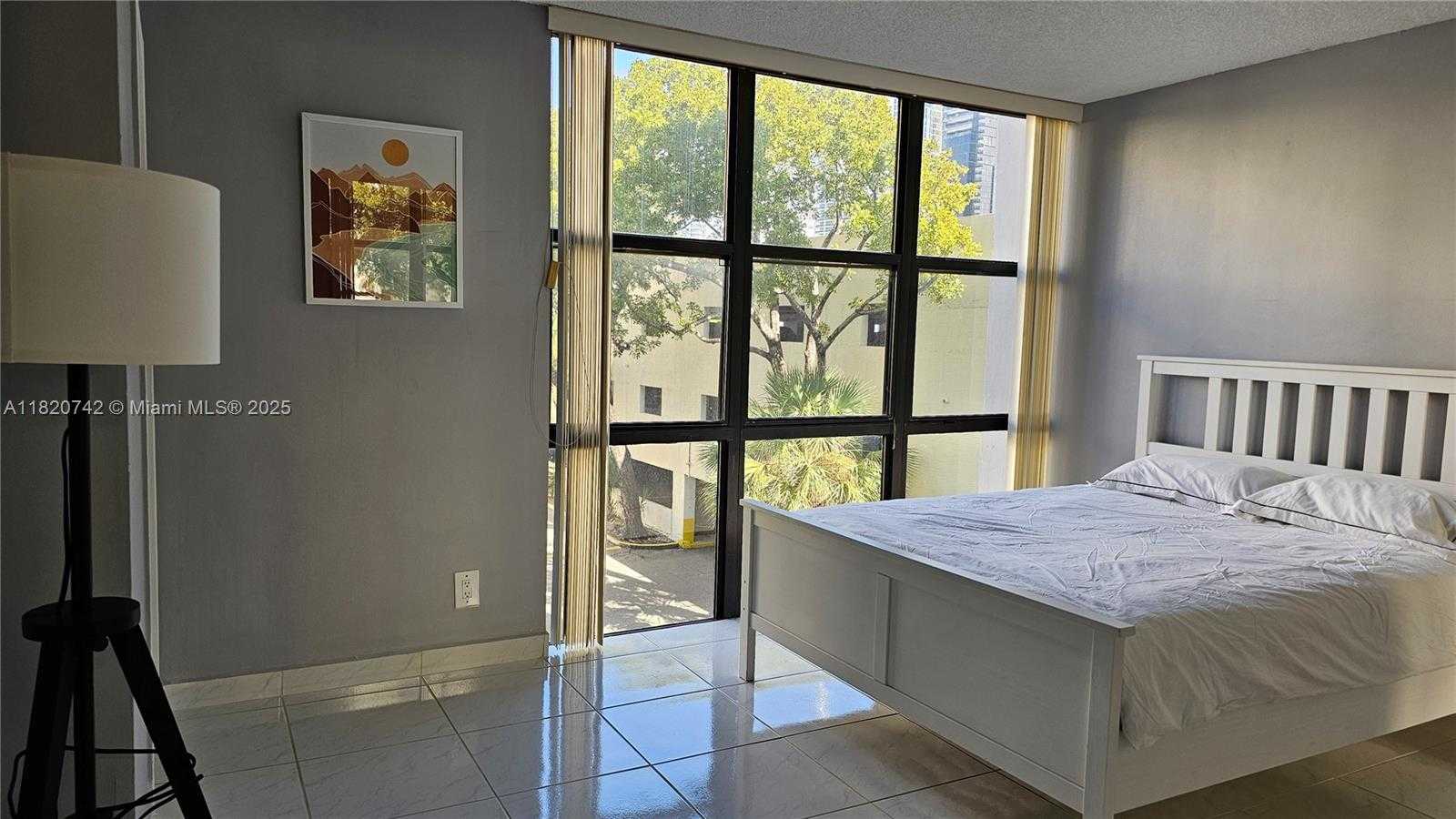 Small Image of 17011 NORTH BAY RD #308, Sunny Isles Beach Number 4