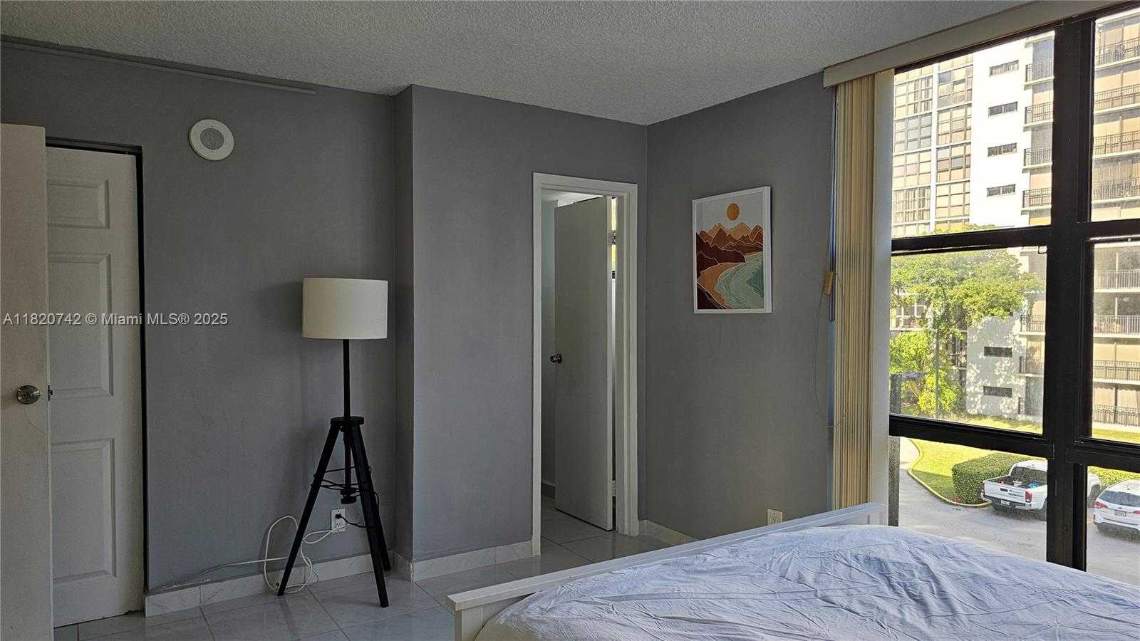 Small Image of 17011 NORTH BAY RD #308, Sunny Isles Beach Number 5