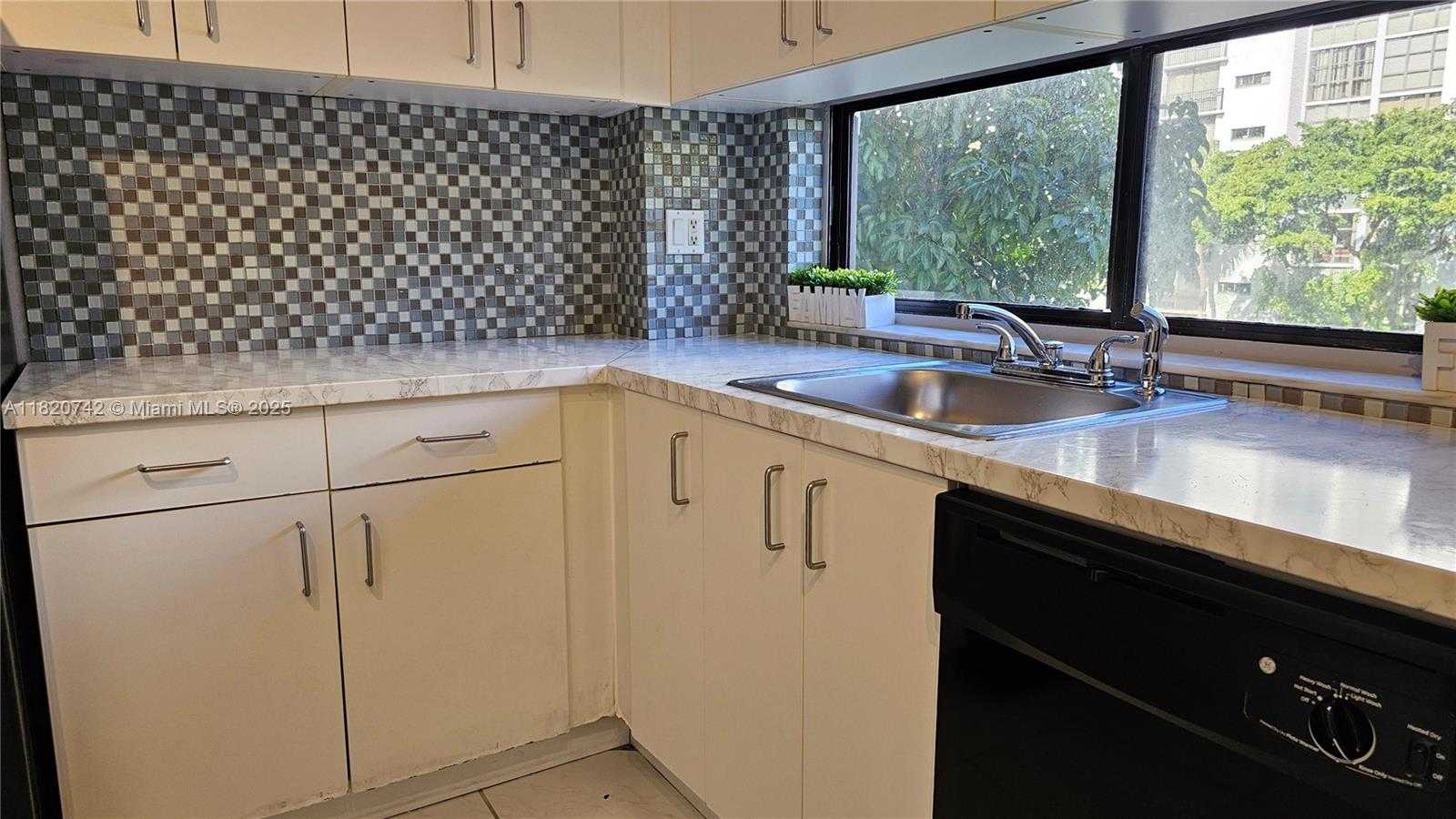 Small Image of 17011 NORTH BAY RD #308, Sunny Isles Beach Number 8
