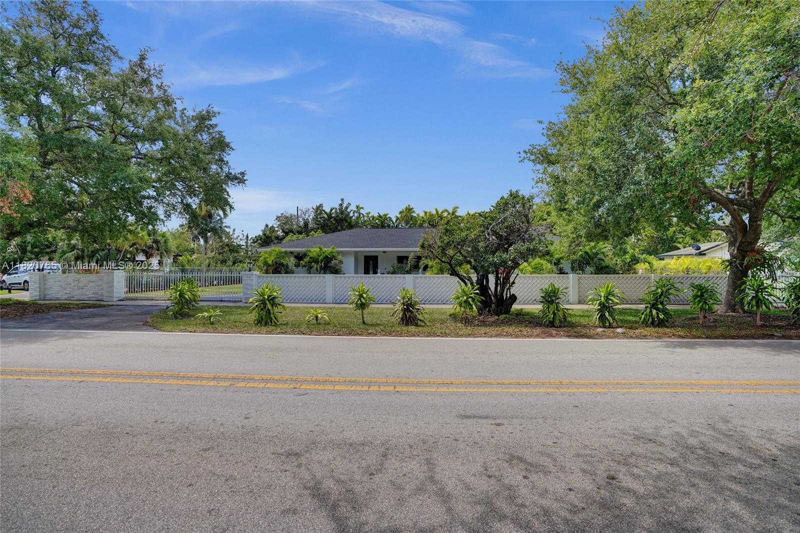 Small Image of 7360 SOUTH WEST 120TH ST, Pinecrest Number 32