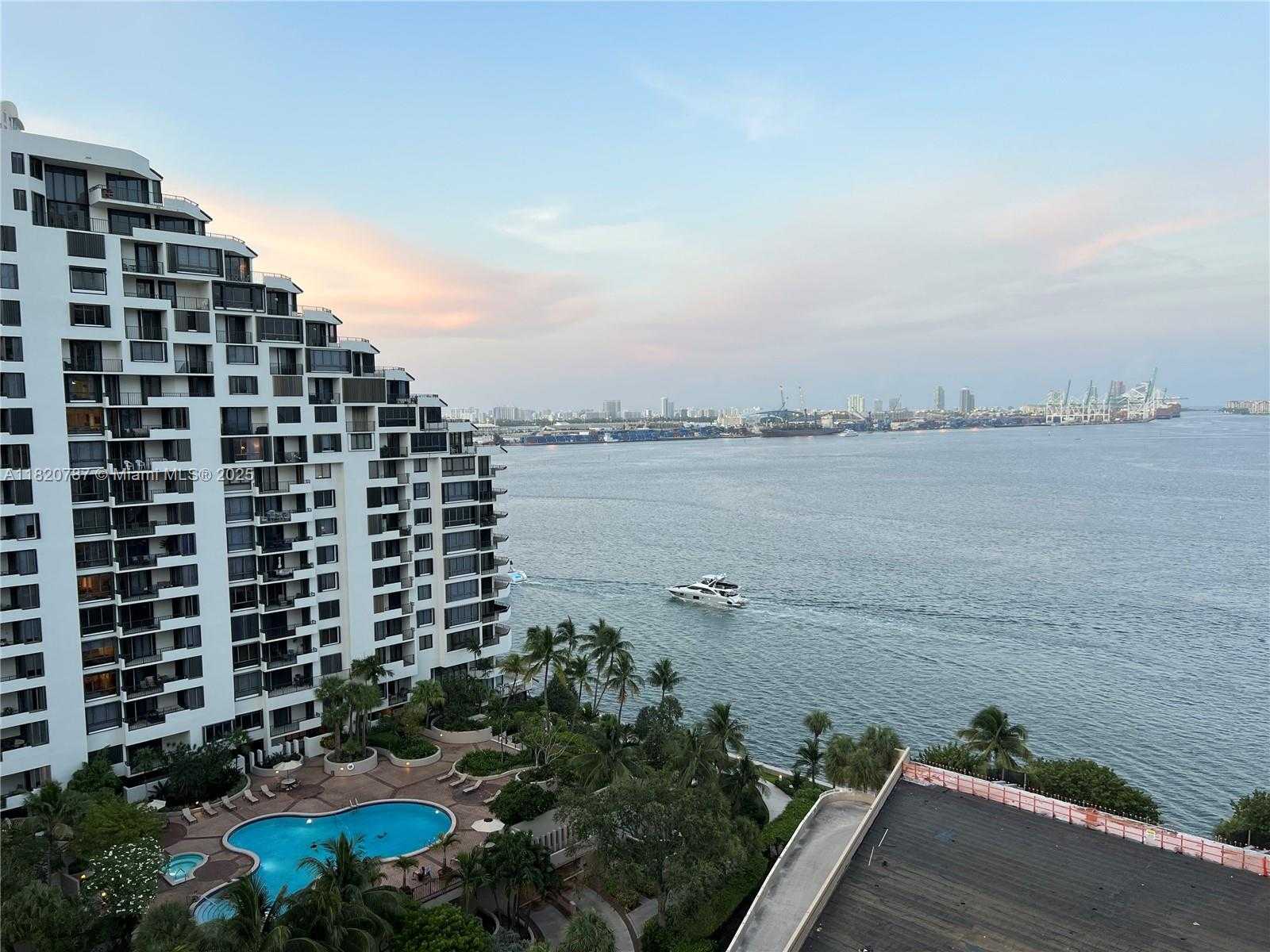 Small Image of 770 CLAUGHTON ISLAND DR #1601, Miami Number 10
