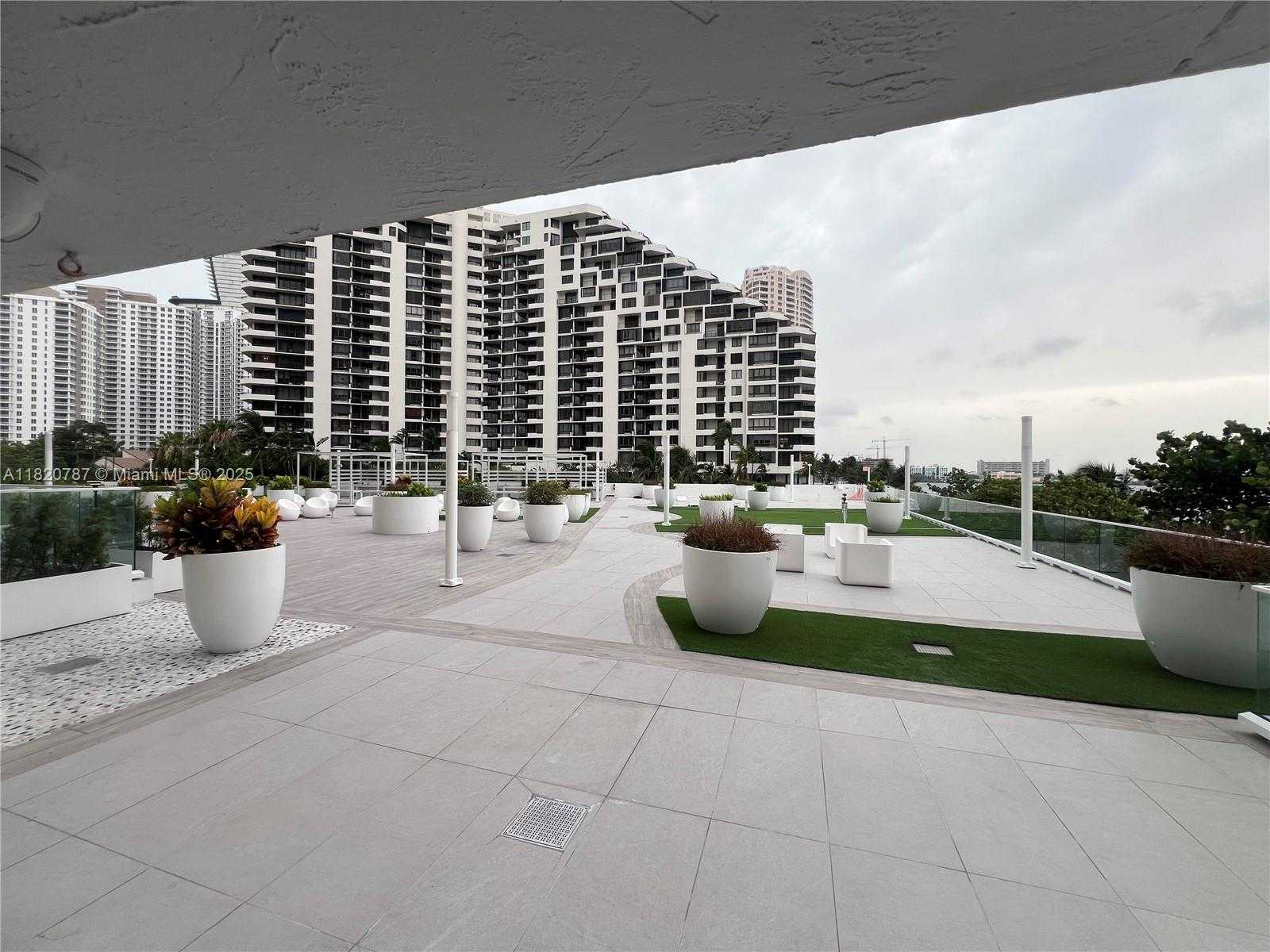Small Image of 770 CLAUGHTON ISLAND DR #1601, Miami Number 15