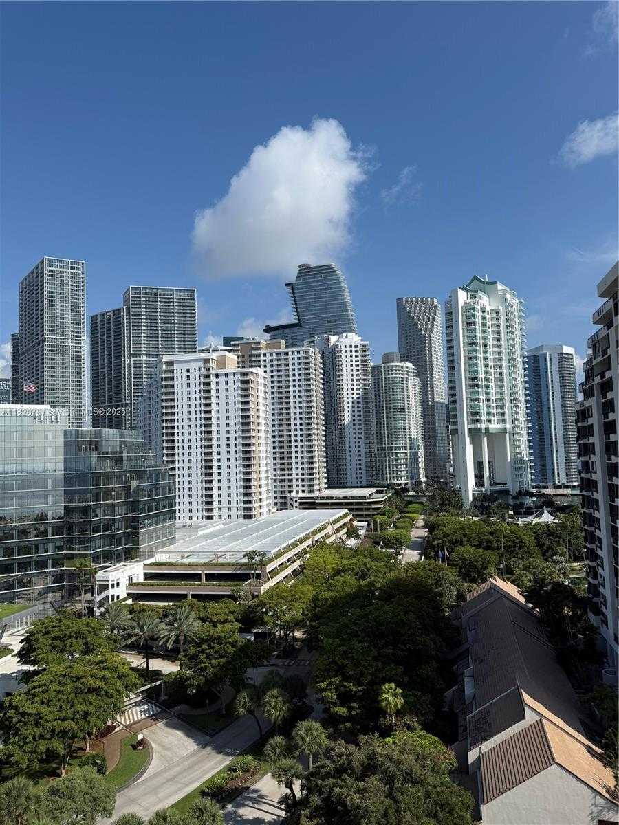 Small Image of 770 CLAUGHTON ISLAND DR #1601, Miami Number 16