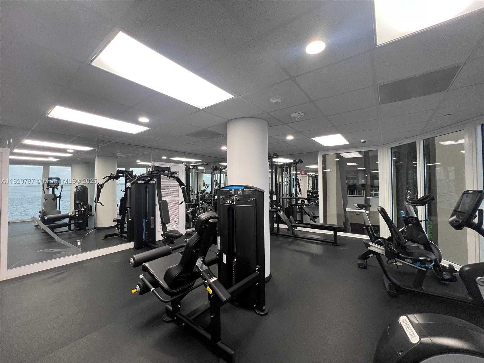 Small Image of 770 CLAUGHTON ISLAND DR #1601, Miami Number 17