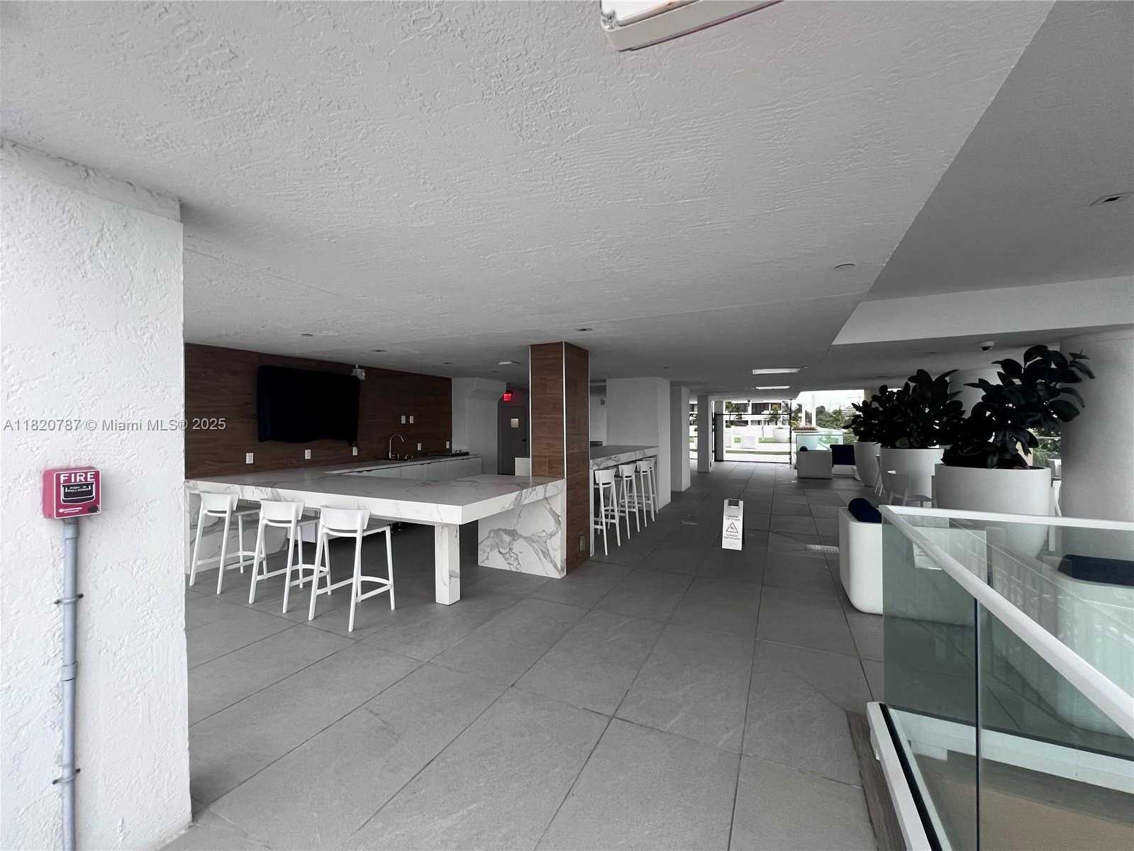 Small Image of 770 CLAUGHTON ISLAND DR #1601, Miami Number 20