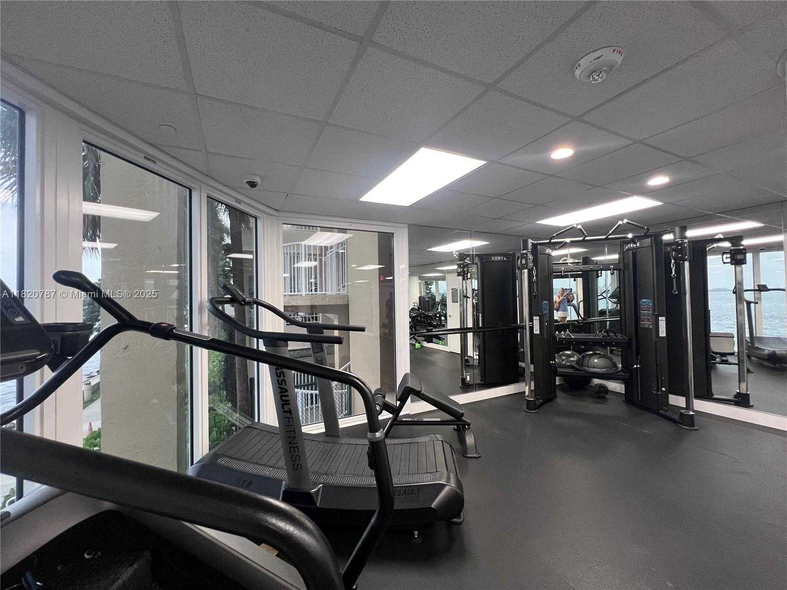 Small Image of 770 CLAUGHTON ISLAND DR #1601, Miami Number 27