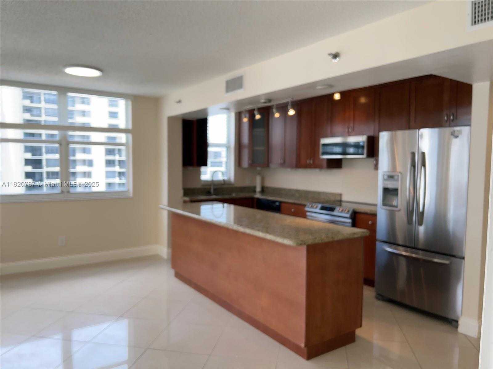 Small Image of 770 CLAUGHTON ISLAND DR #1601, Miami Number 4