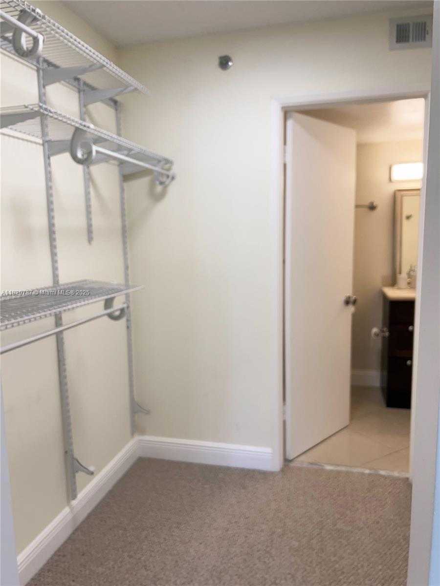 Small Image of 770 CLAUGHTON ISLAND DR #1601, Miami Number 5