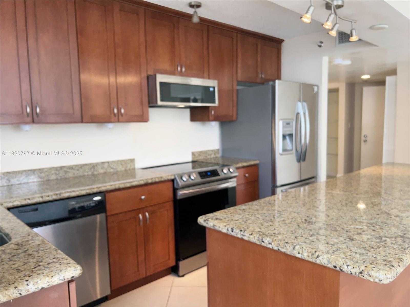 Small Image of 770 CLAUGHTON ISLAND DR #1601, Miami Number 7