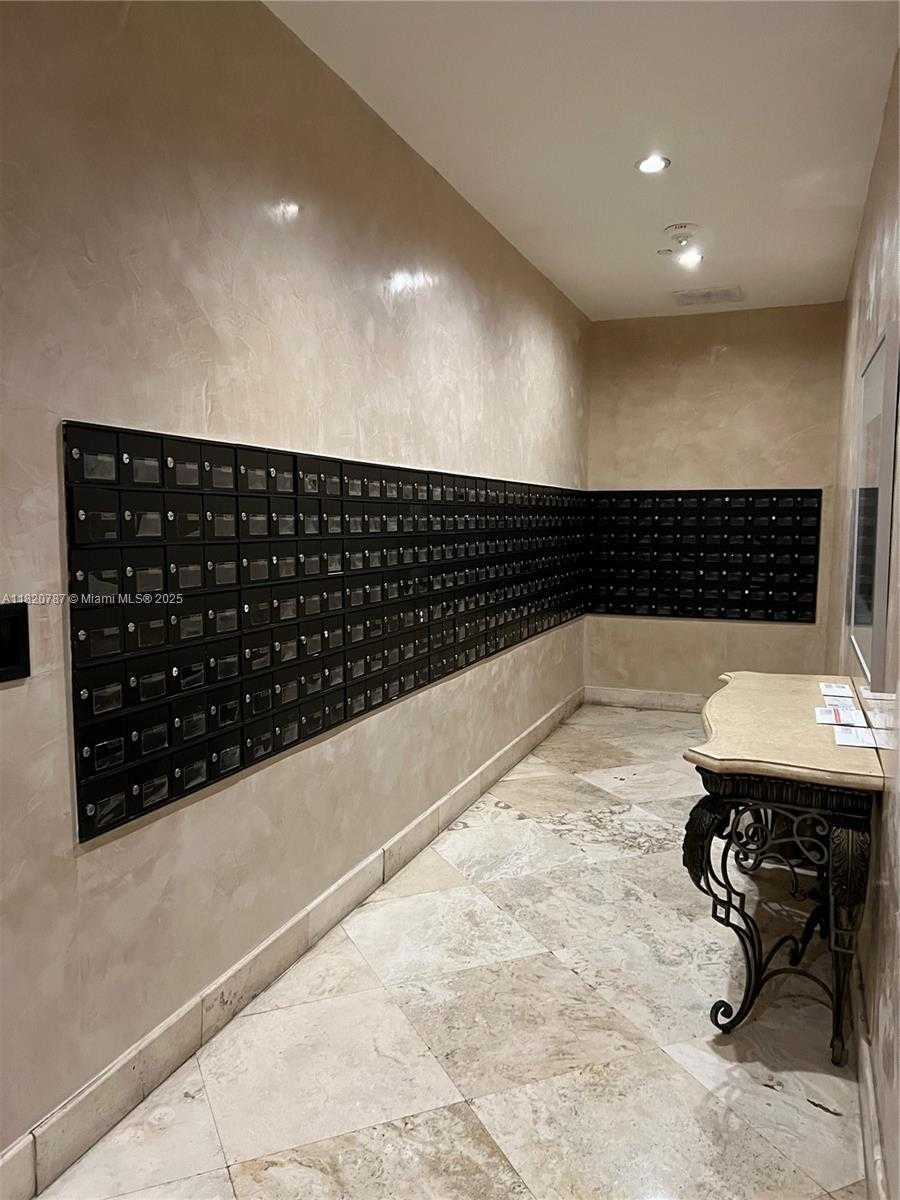 Small Image of 770 CLAUGHTON ISLAND DR #1601, Miami Number 8