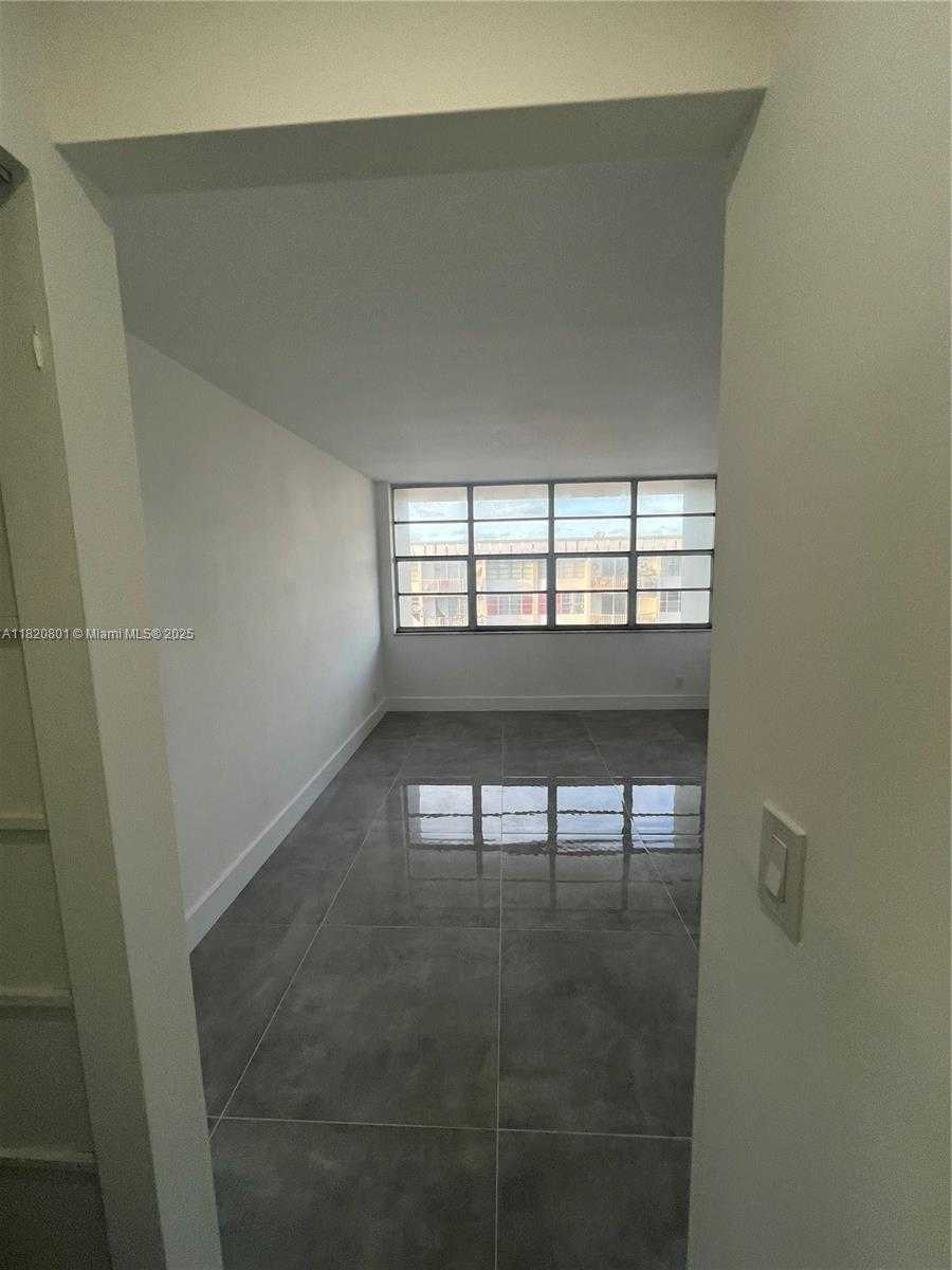 Small Image of 16710 NORTH EAST 9TH AVE #805, North Miami Beach Number 6