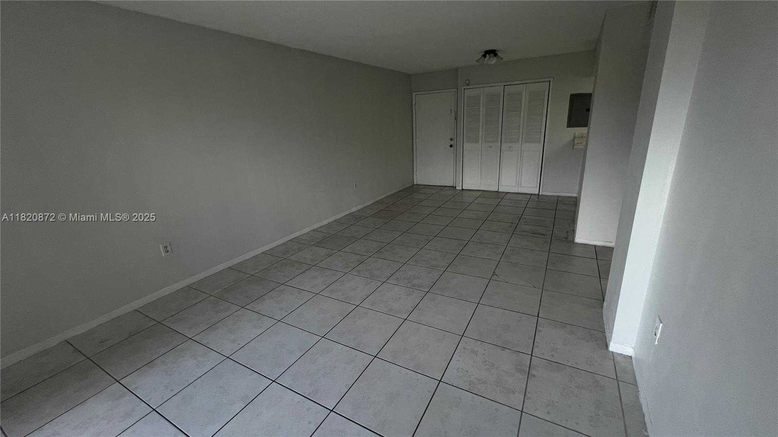 Small Image of 8850 FONTAINEBLEAU BLVD #202, Miami Number 10