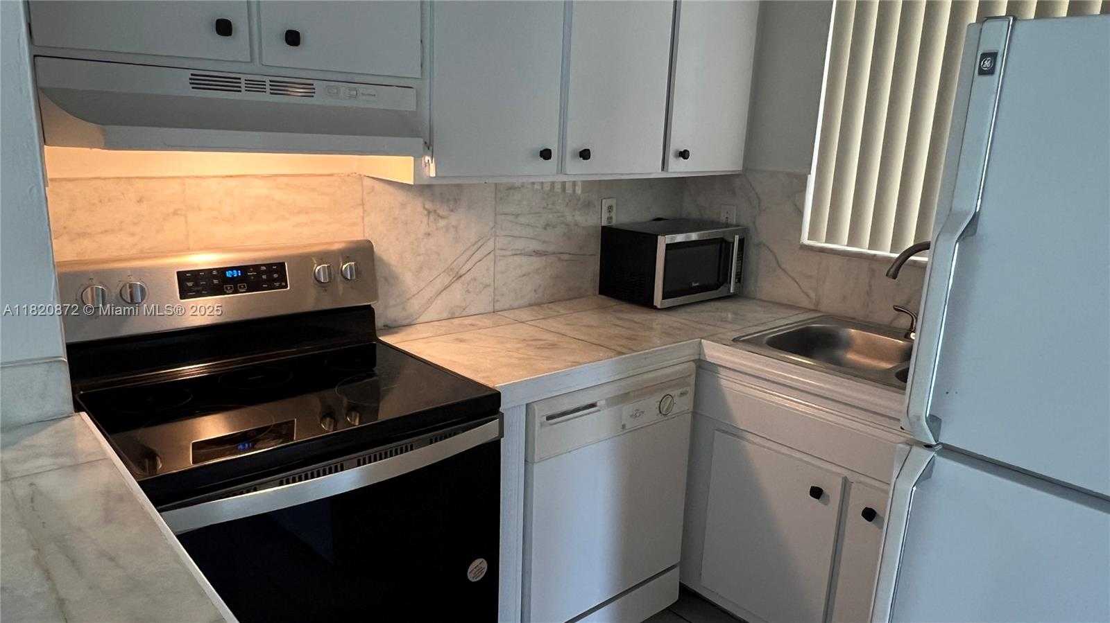 Small Image of 8850 FONTAINEBLEAU BLVD #202, Miami Number 13