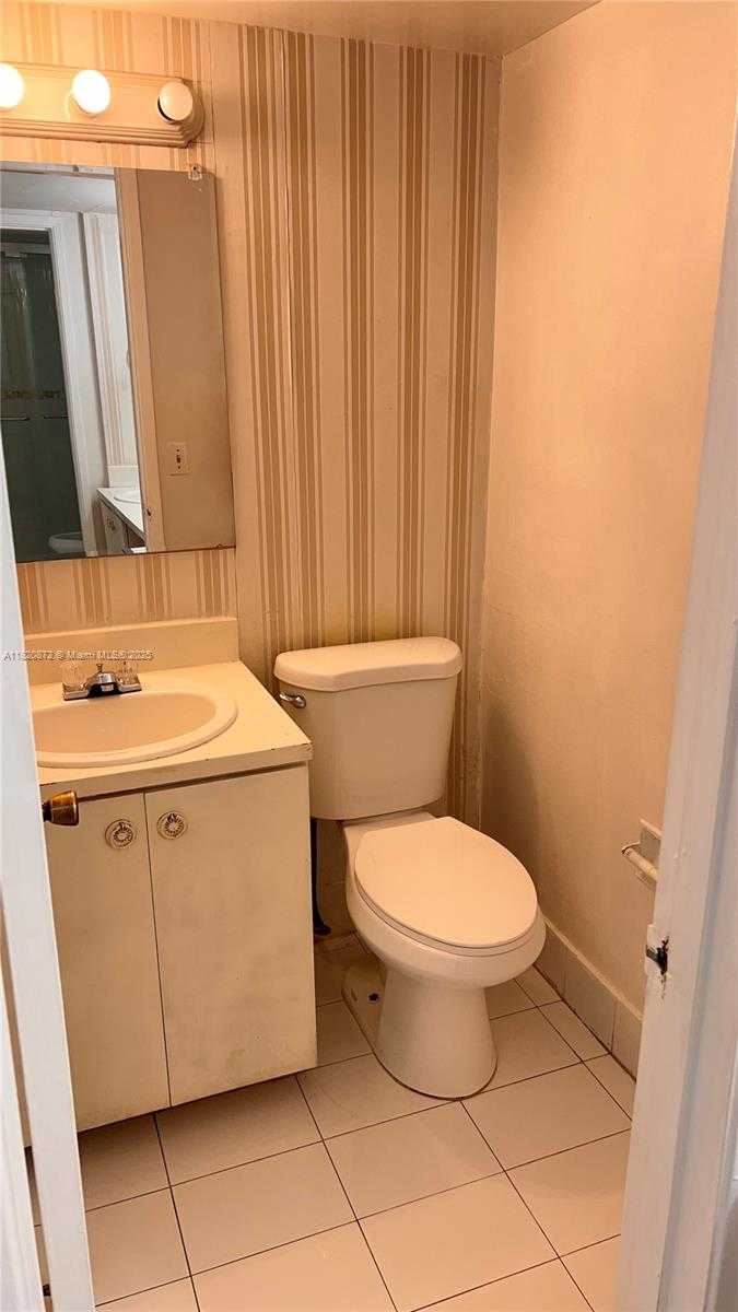 Small Image of 8850 FONTAINEBLEAU BLVD #202, Miami Number 20