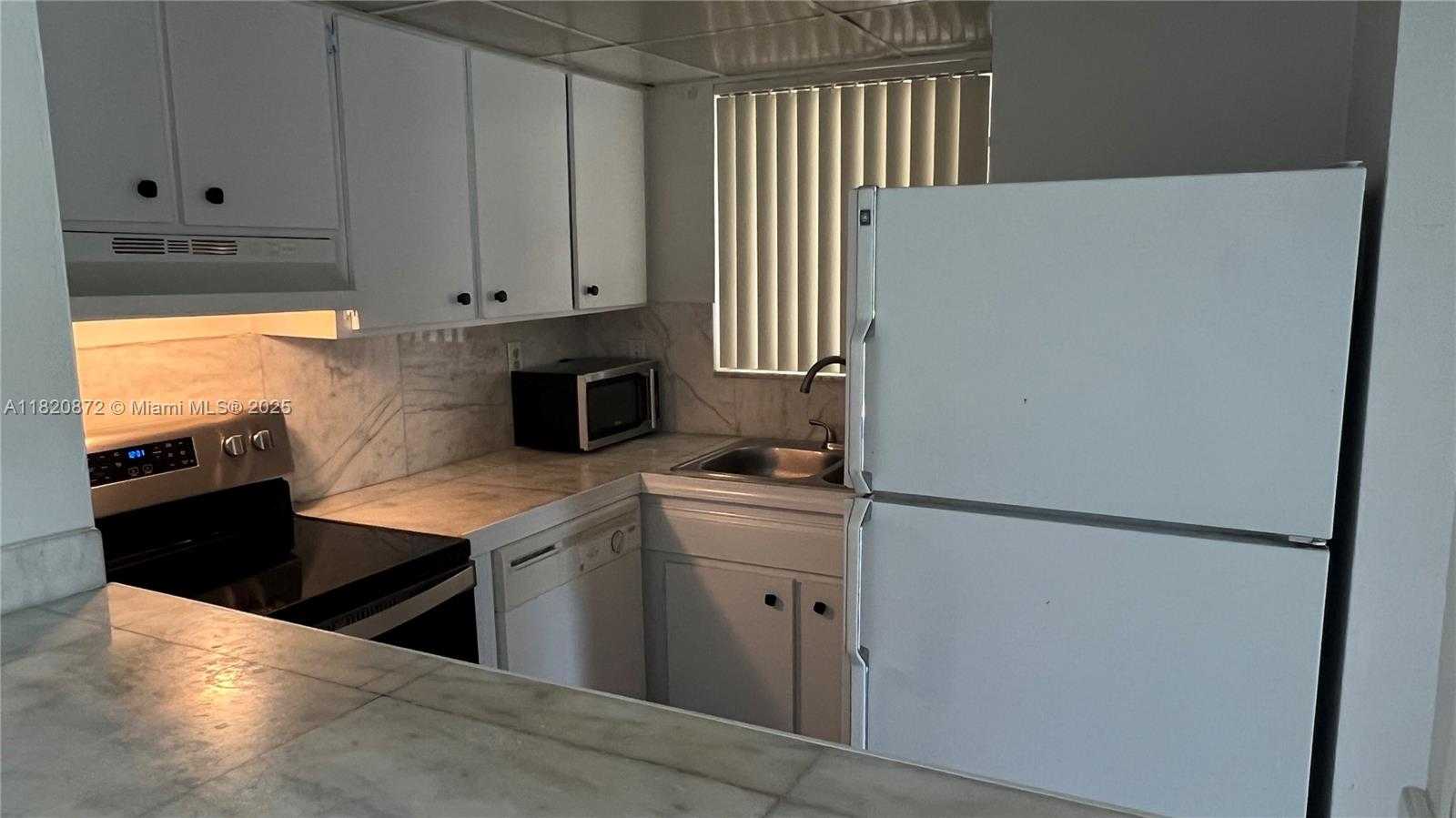 Small Image of 8850 FONTAINEBLEAU BLVD #202, Miami Number 24