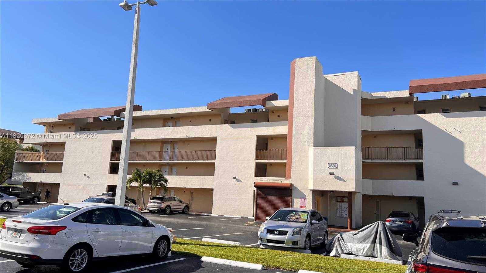 Small Image of 8850 FONTAINEBLEAU BLVD #202, Miami Number 4