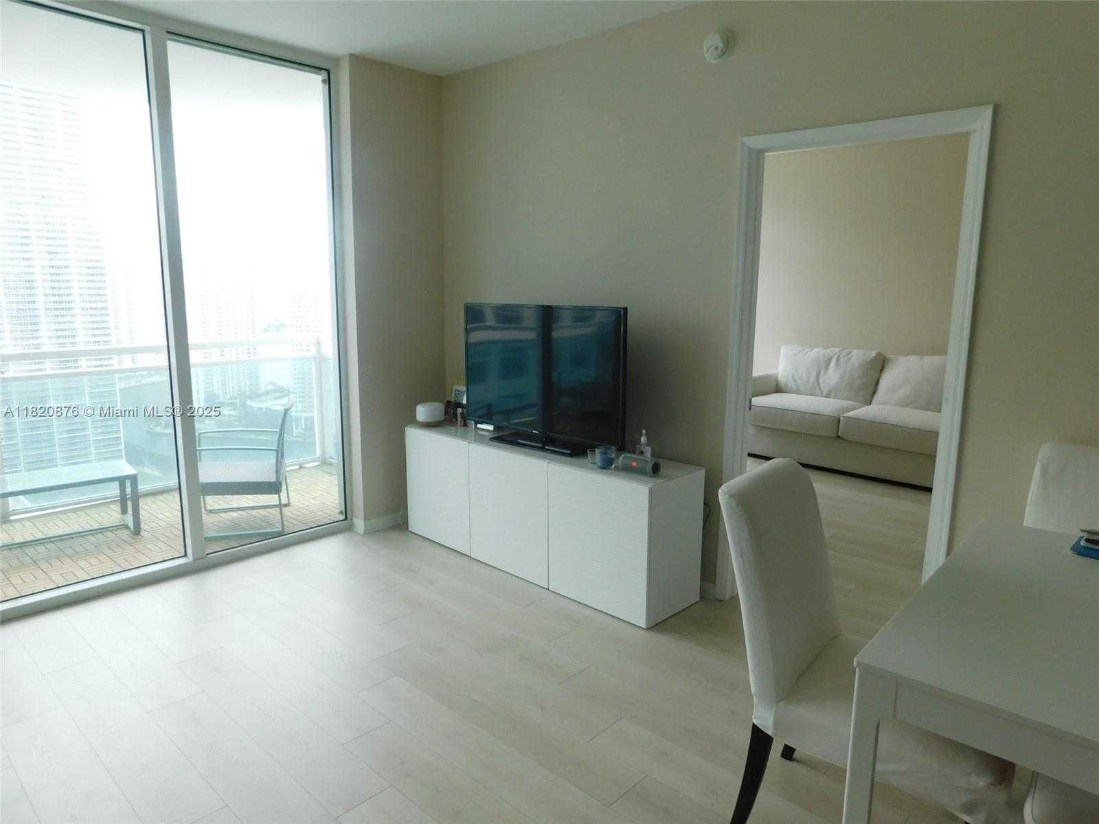 Small Image of 950 BRICKELL BAY DR #3206, Miami Number 3