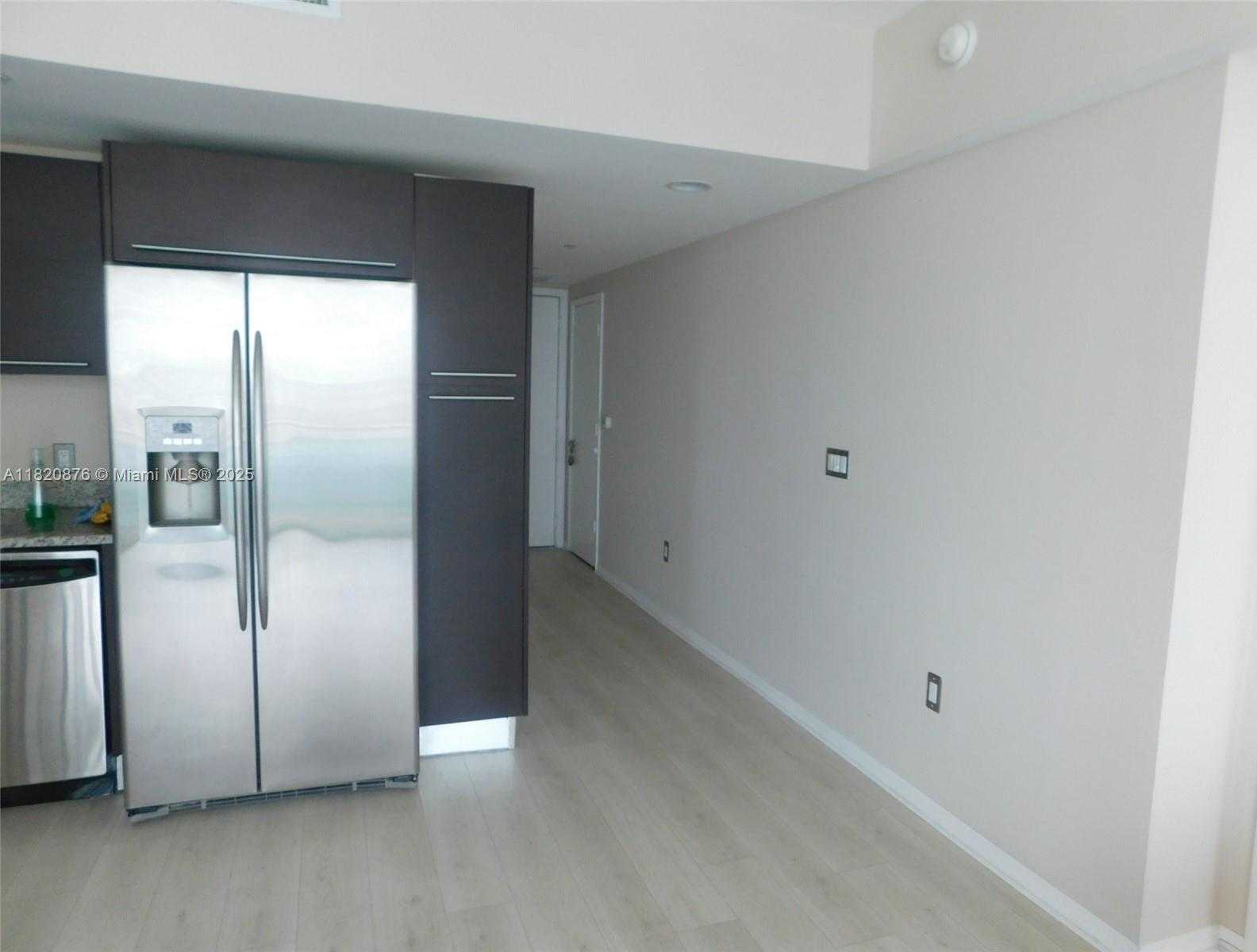 Small Image of 950 BRICKELL BAY DR #3206, Miami Number 5