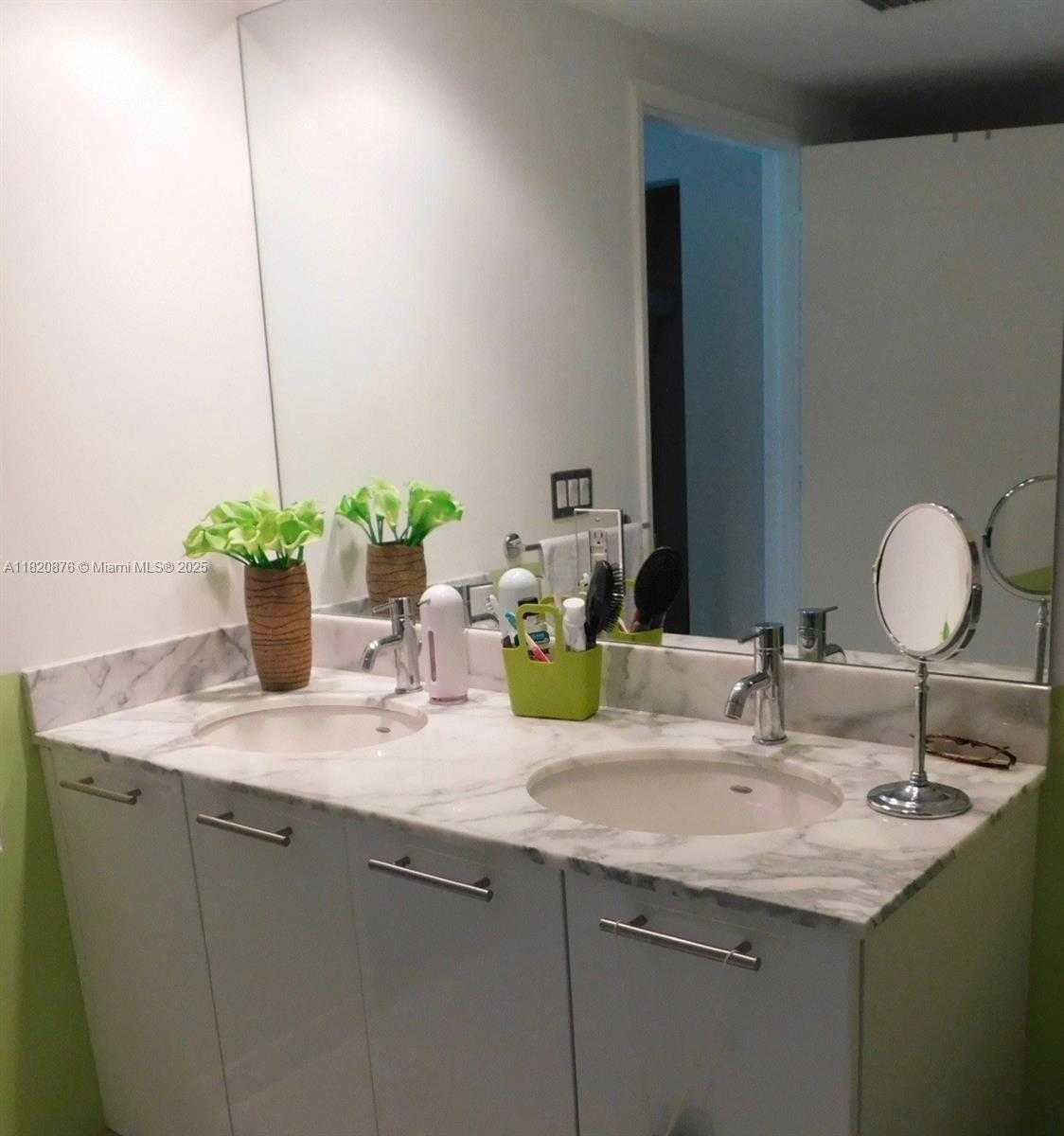 Small Image of 950 BRICKELL BAY DR #3206, Miami Number 9