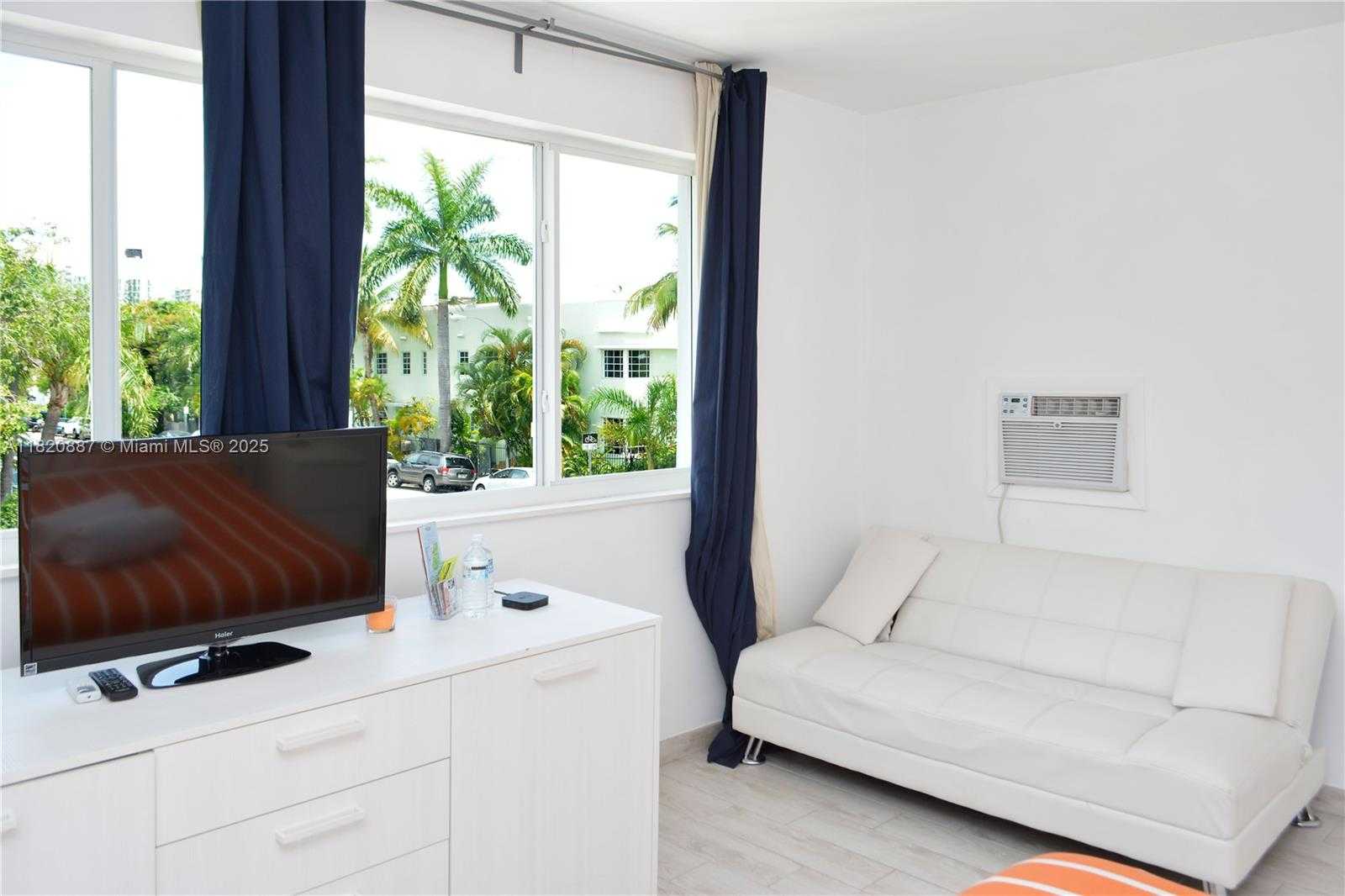 Small Image of 1600 PENNSYLVANIA AVE #10, Miami Beach Number 3