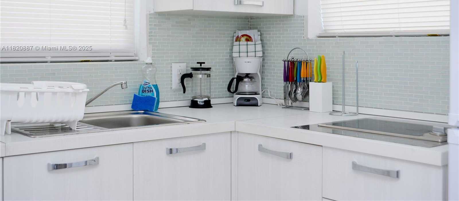 Small Image of 1600 PENNSYLVANIA AVE #10, Miami Beach Number 5