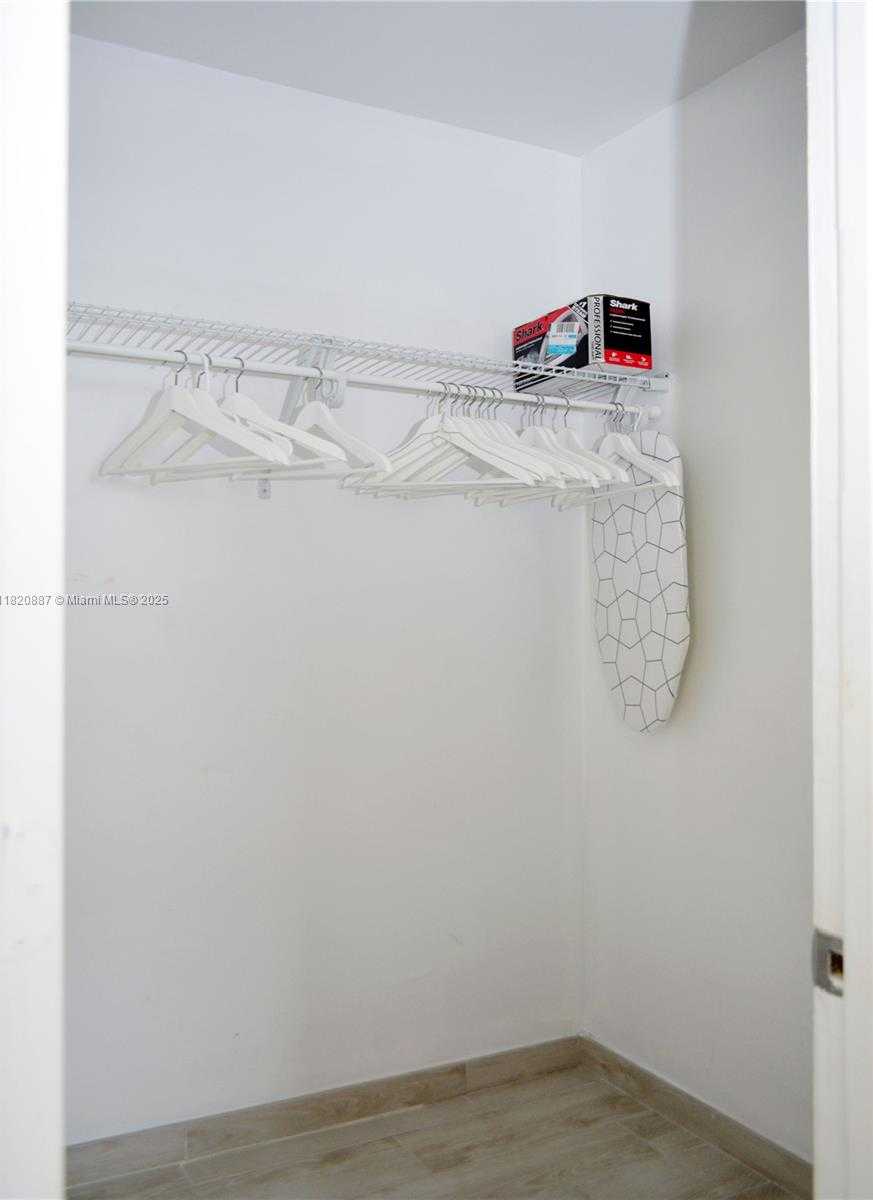 Small Image of 1600 PENNSYLVANIA AVE #10, Miami Beach Number 7
