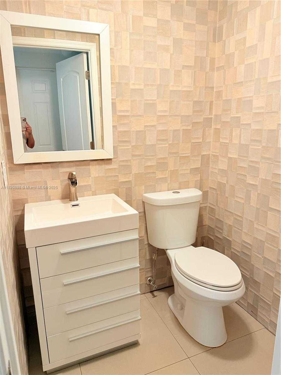 Small Image of 832 WALLACE STREET, Coral Gables Number 13
