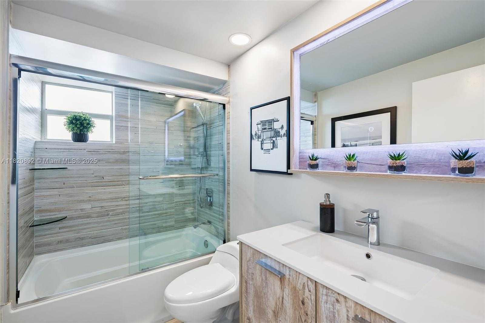 Small Image of 3111 NORTH OCEAN DR #701, Hollywood Number 14
