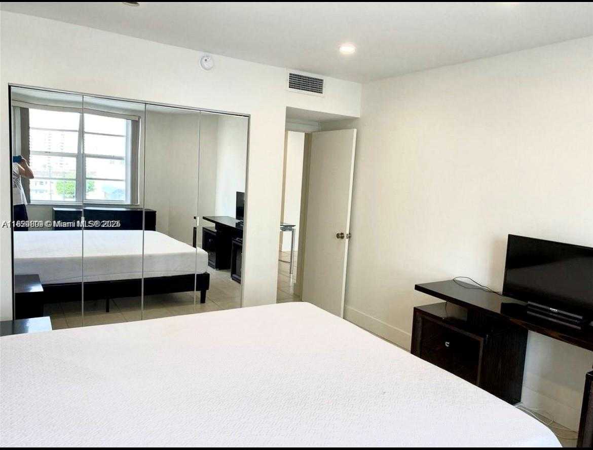 Small Image of 1965 SOUTH OCEAN DRIVE #5B, Hallandale Beach Number 15