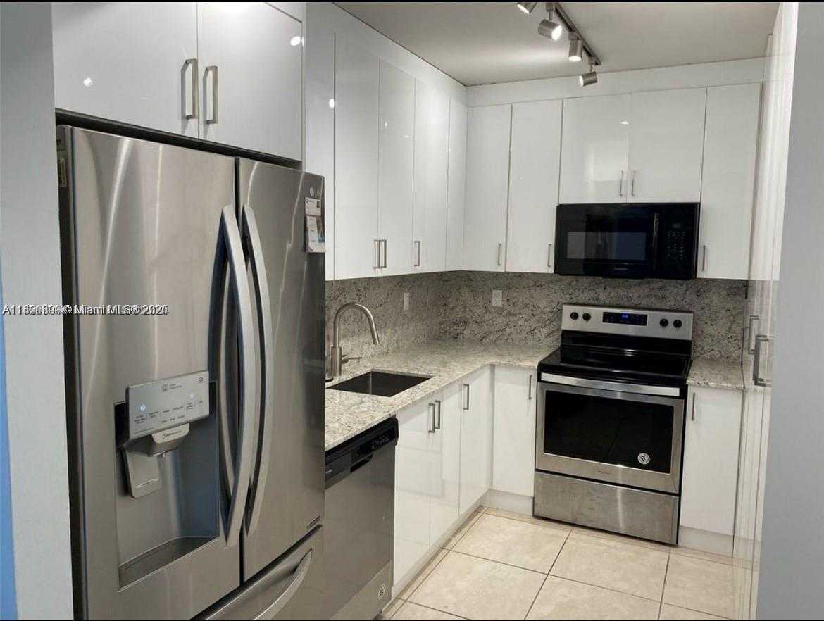 Small Image of 1965 SOUTH OCEAN DRIVE #5B, Hallandale Beach Number 2