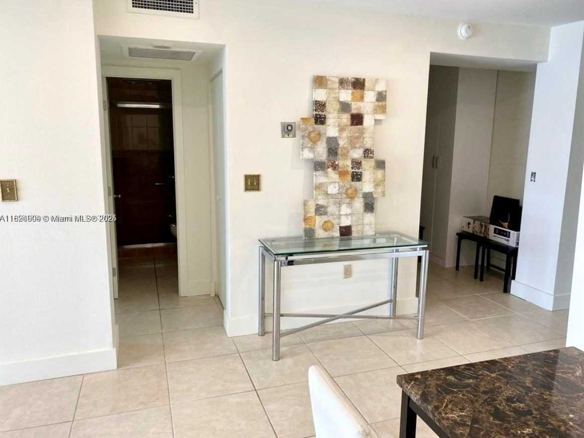 Small Image of 1965 SOUTH OCEAN DRIVE #5B, Hallandale Beach Number 4