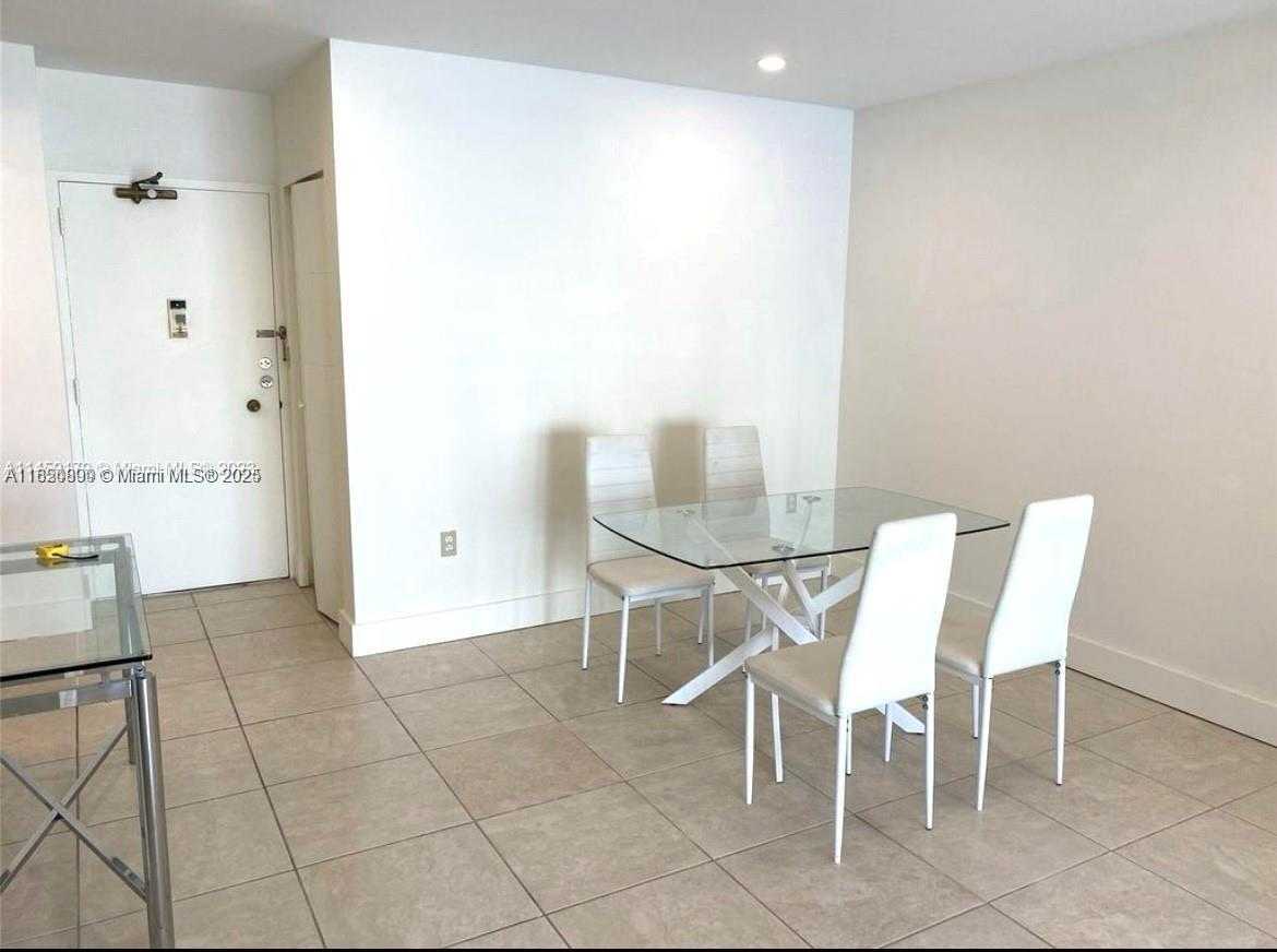 Small Image of 1965 SOUTH OCEAN DRIVE #5B, Hallandale Beach Number 6