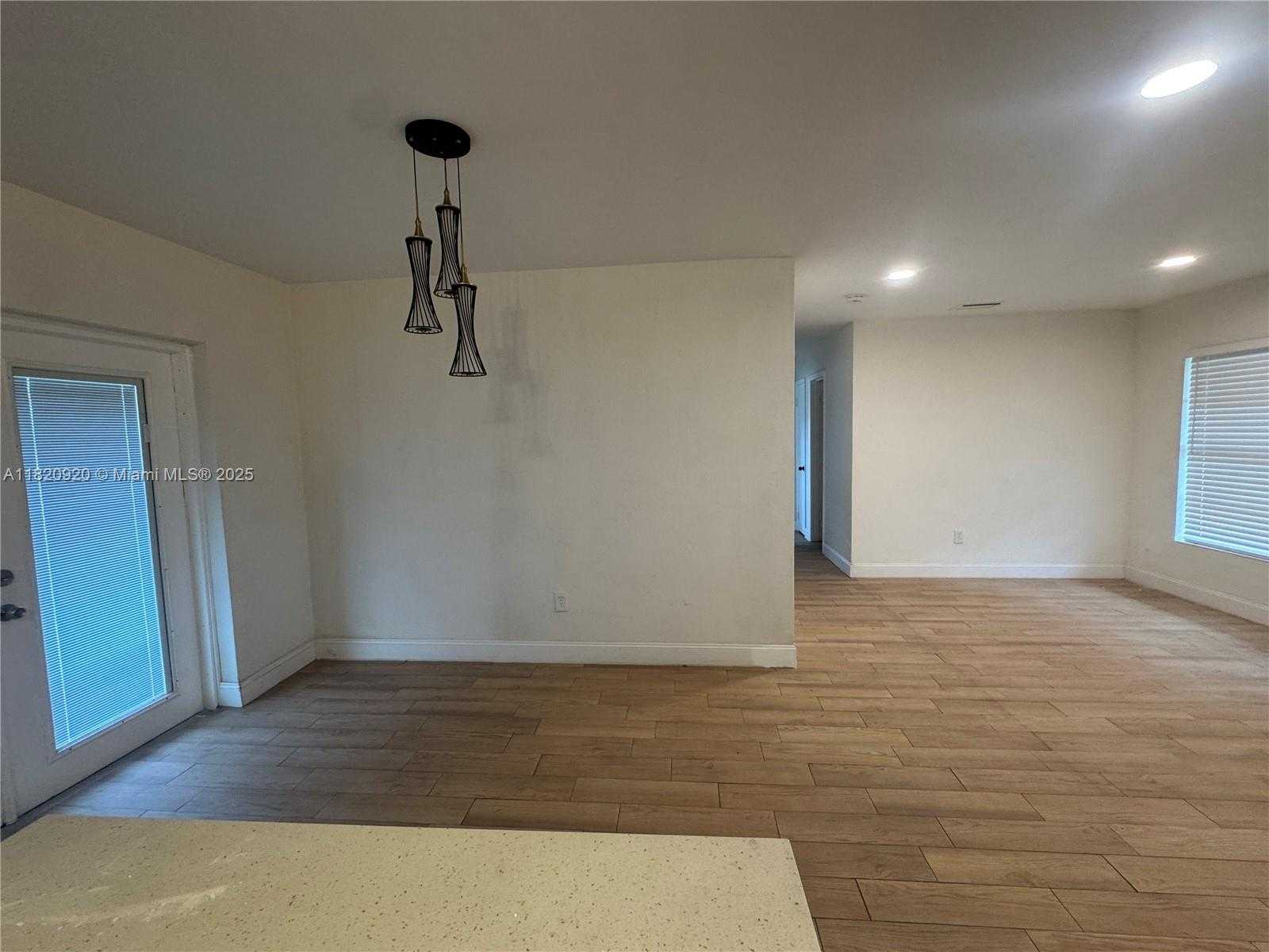 Small Image of 14415 SOUTH WEST 107TH CT #14415, Miami Number 3
