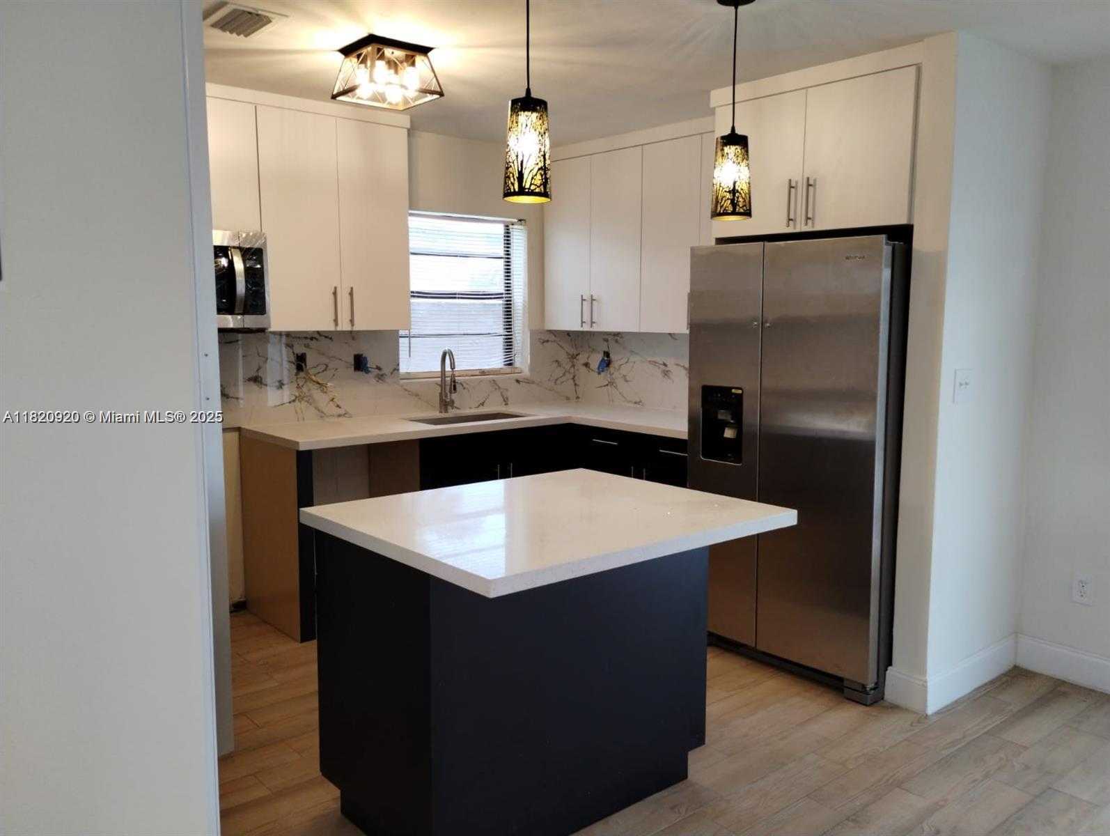 Small Image of 14415 SOUTH WEST 107TH CT #14415, Miami Number 4