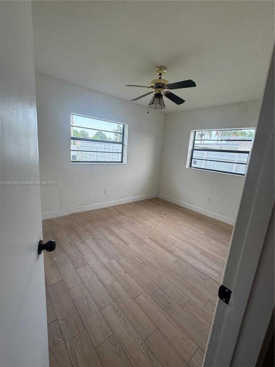 Small Image of 14415 SOUTH WEST 107TH CT #14415, Miami Number 8