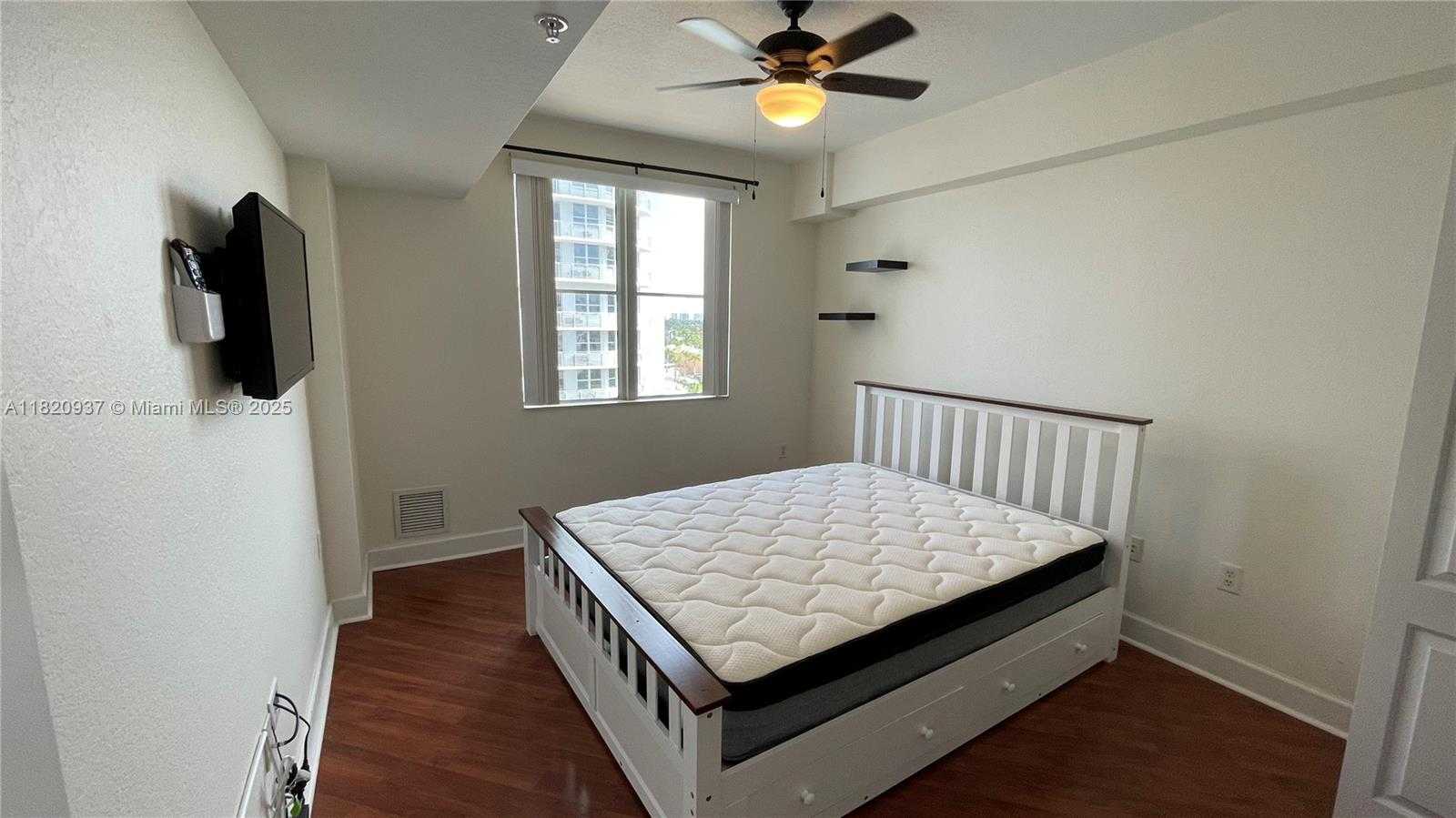 Small Image of 1830 RADIUS DR #812, Hollywood Number 6